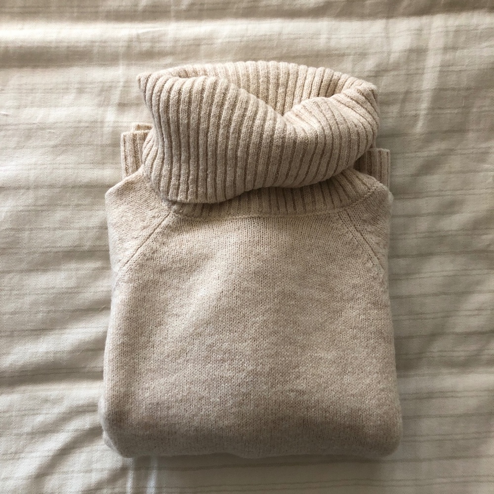Lulus cream turtle neck sweater - S